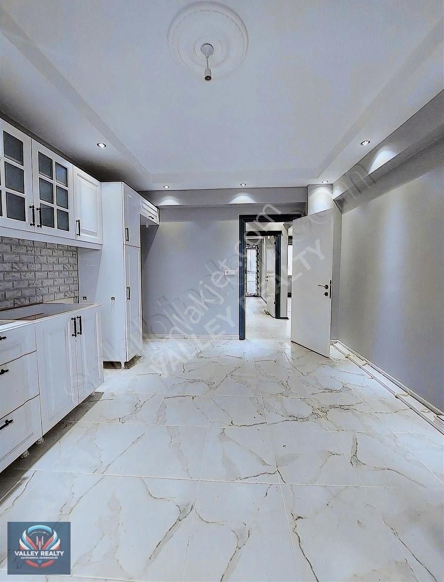 Çobançeşme Mahallesinde Ebeveyn Banyolu Muhteşem 3+1 Lüks Daire
