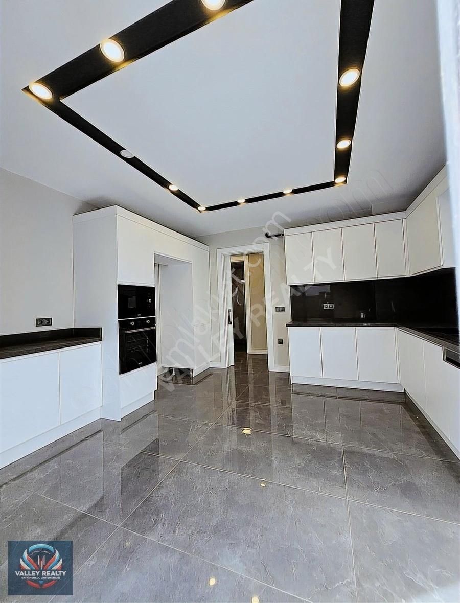 Emlak Konutları 4+1 400m2 Özel Havuzlu Müstakil Satılık Villa !!