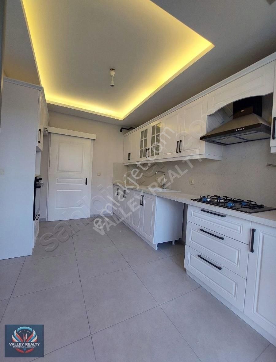 Valley'den Esentepe Mh Sıfır 3+1 Arakat İskanlı Satılık Daire!!