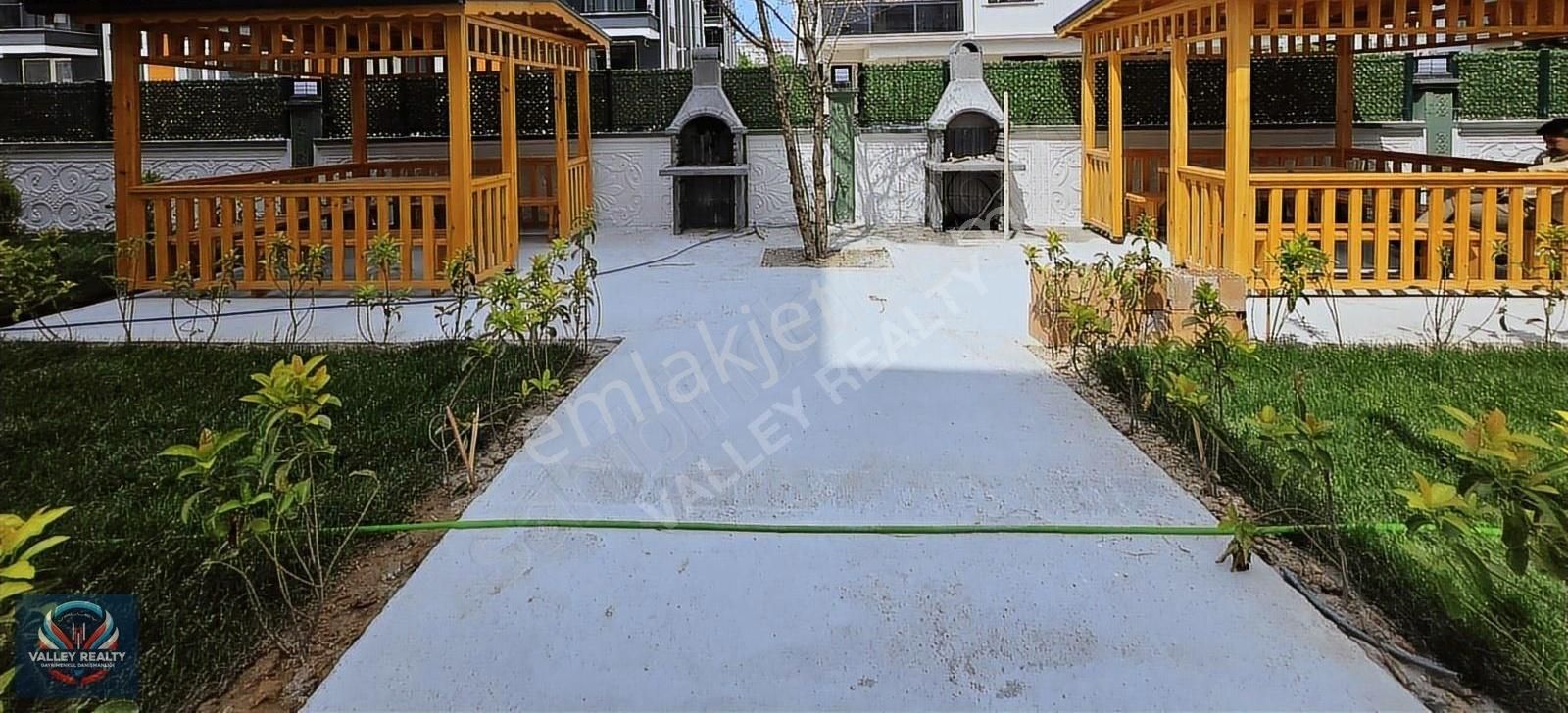 Valley Realty Rumeli Mah'de Ara Kat 2+1 Site İçi Dolu Dolu Yaşam