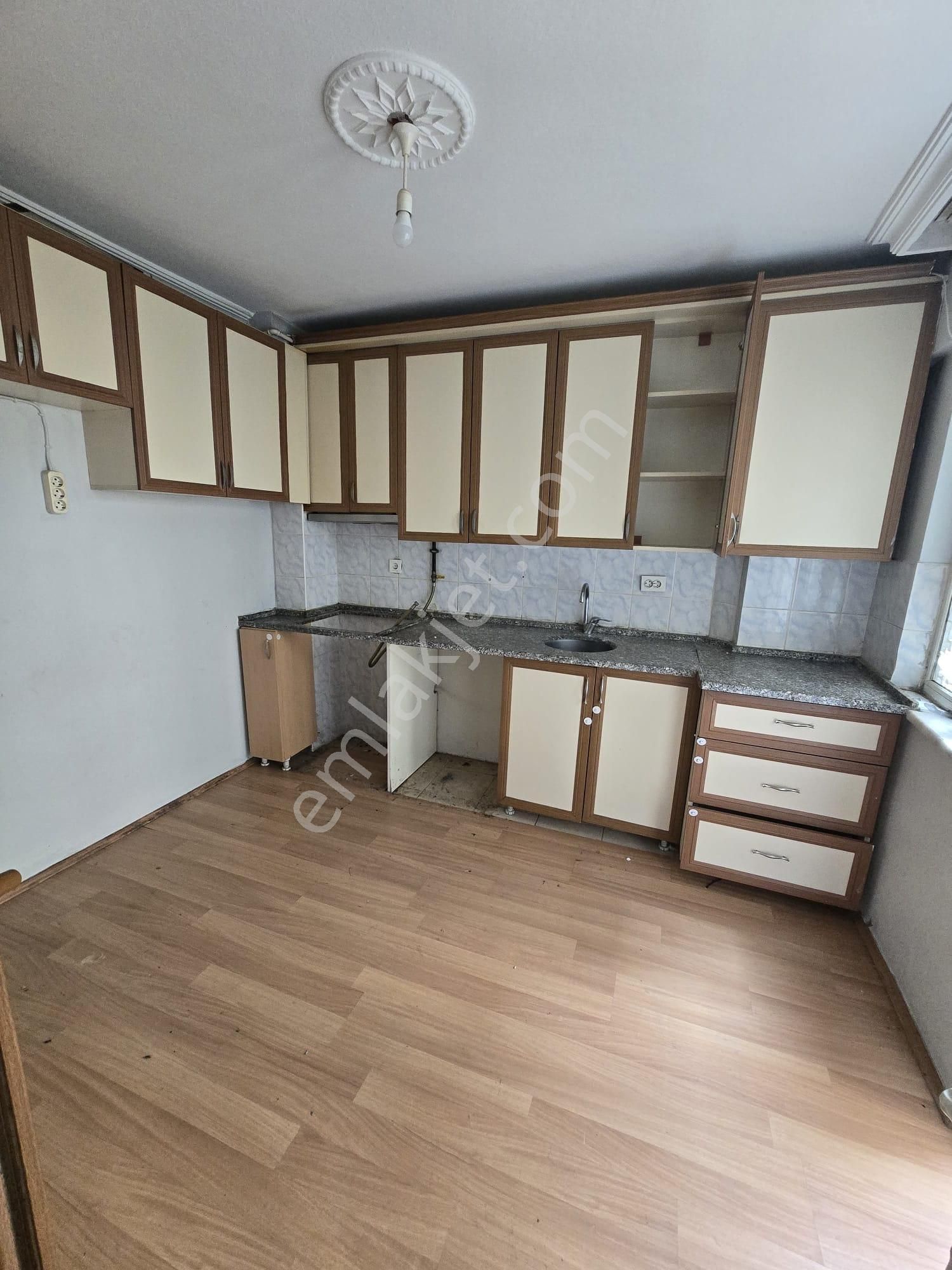 Şehitler Mahallesi 3+1 120m2 5 Katlının 1katı Arakat Asansörlü