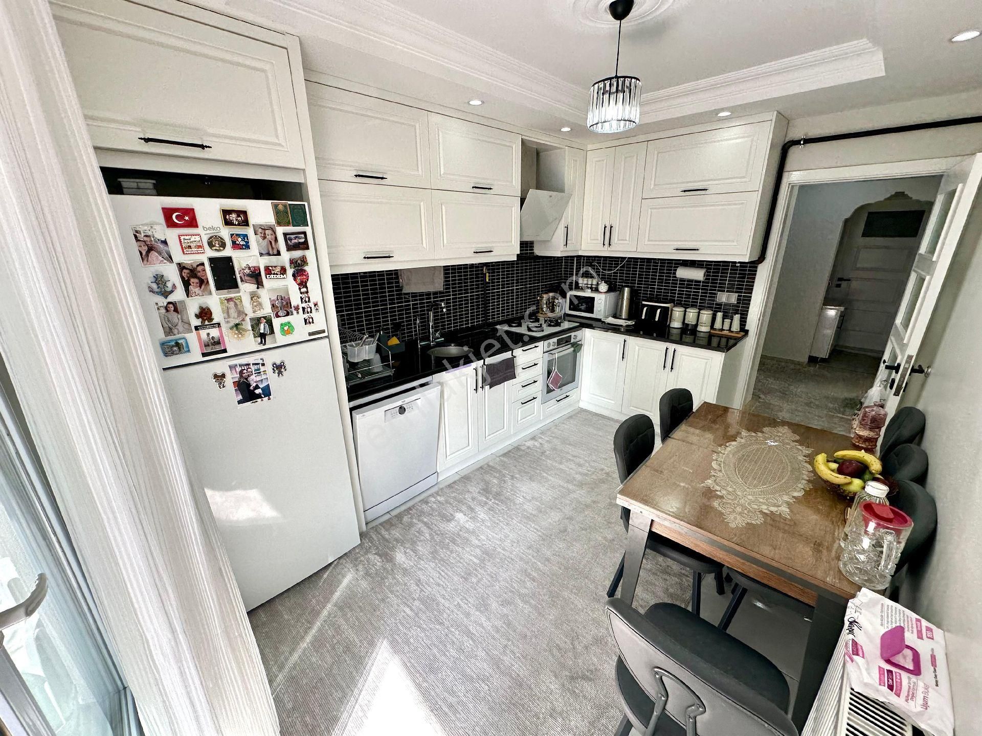 Karaman'da 165m² 3+1 Asansörlü Arakat 3 Cepheli Satılık Daire