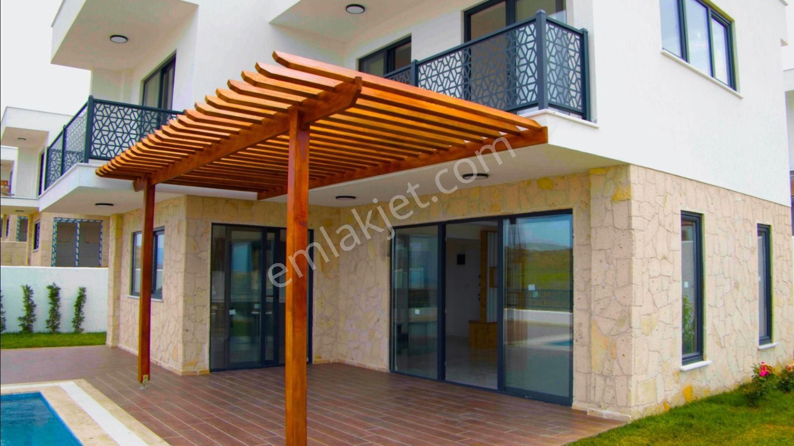 Avşa Adası Deniz Manzaralı Satılık 3+1 Sıfır Villa