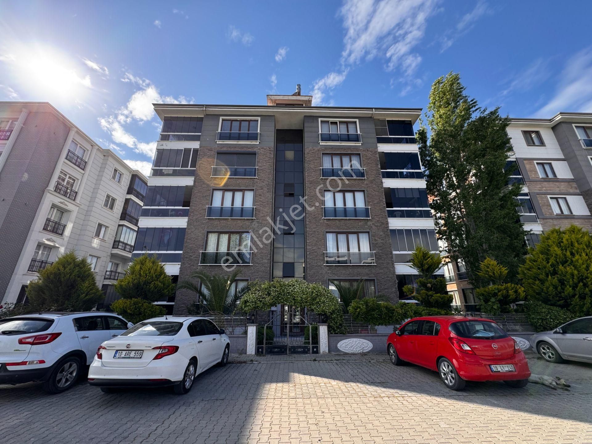 Kuzey Ada Evlerinde 4+1 Doğalgazlı Arakat Daire