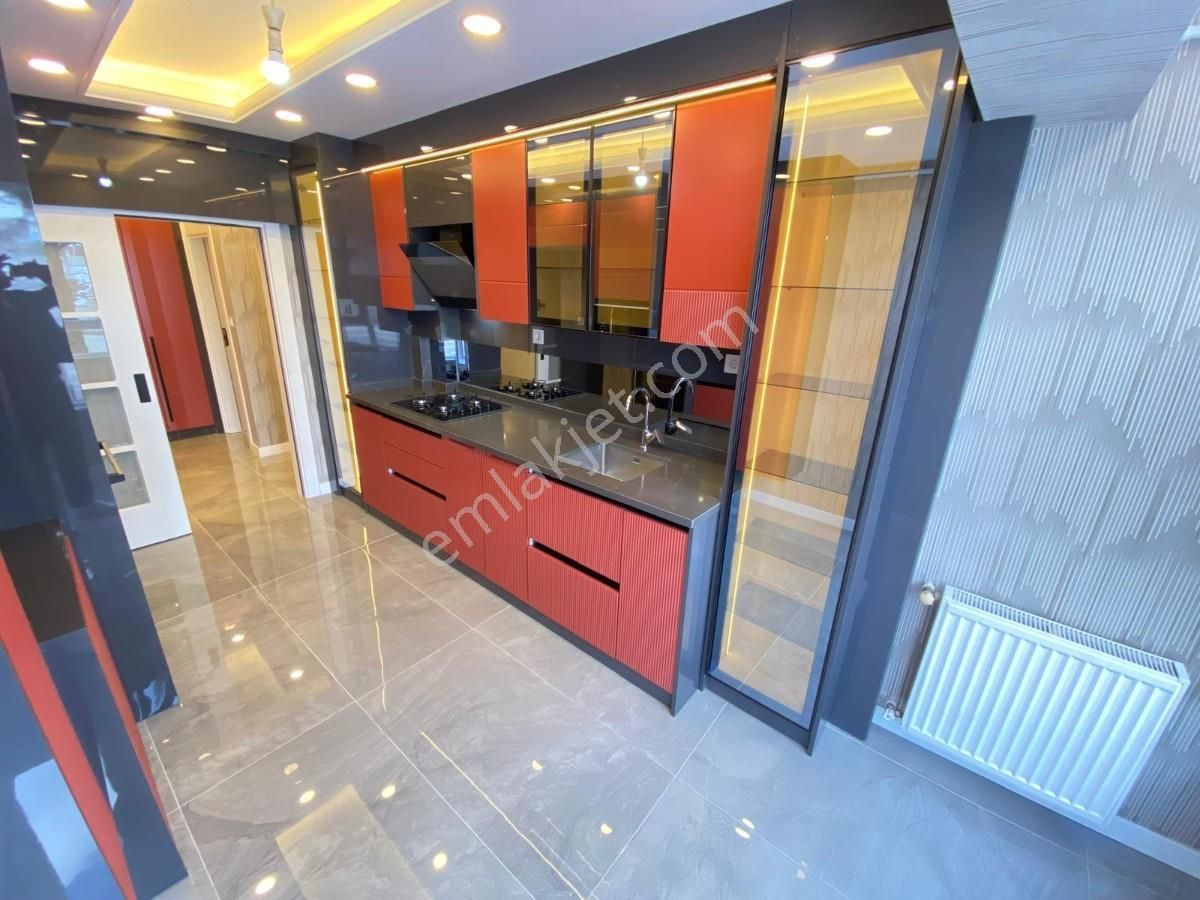 Etimesgut Oğuzlar Mah 3+1 Lüks Yapılı Ara Katta Asansörlü Daire