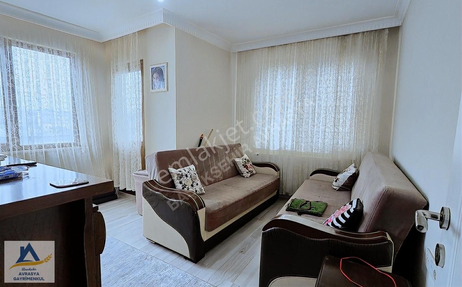 Bağlarbaşı'nda Köşe Konumda Satılık 3+1 Açık Manzaralı Daire