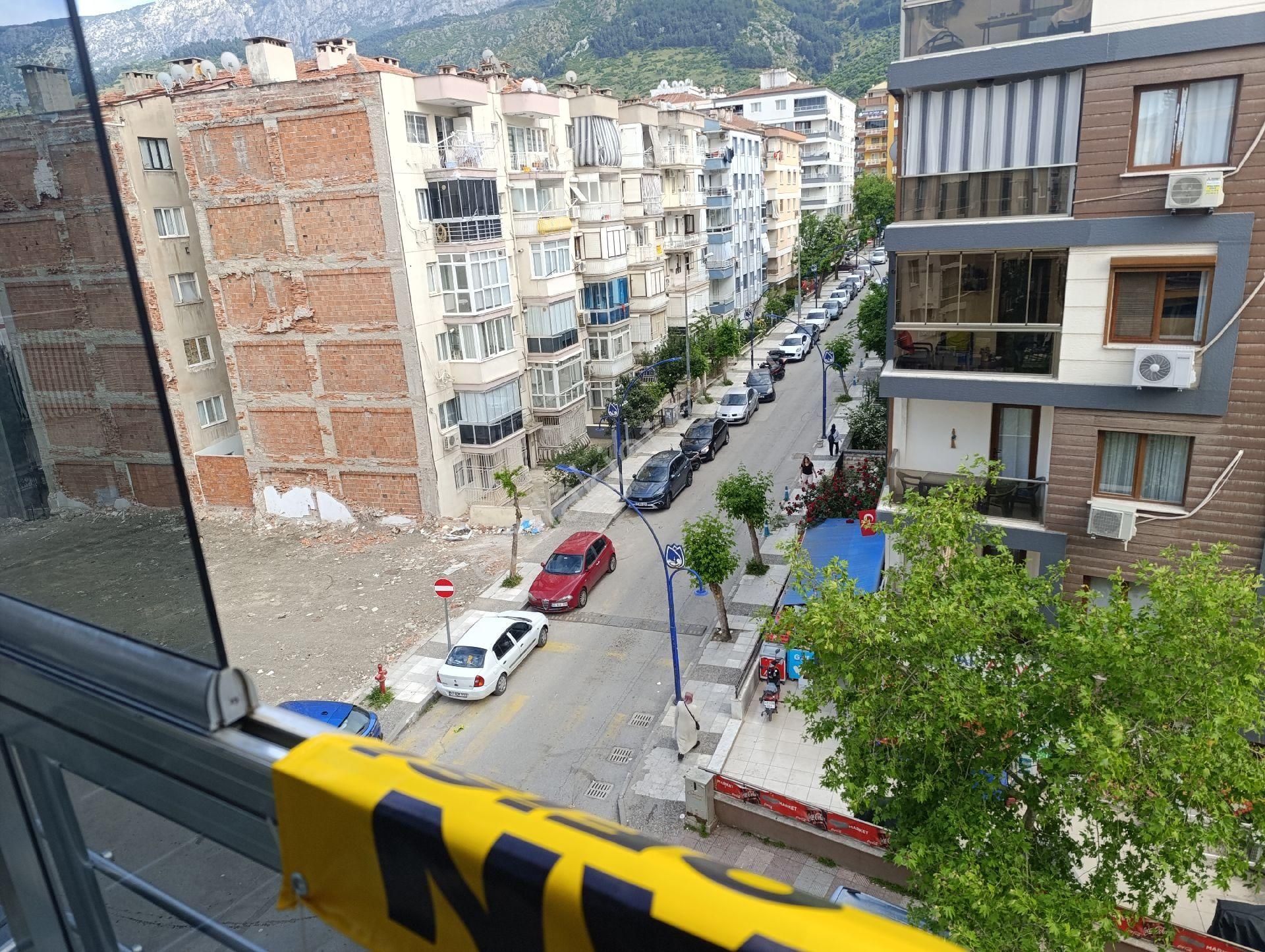 Manisa Yunusemre Merkezefendi Mahallesi'nde Satılık Arakat