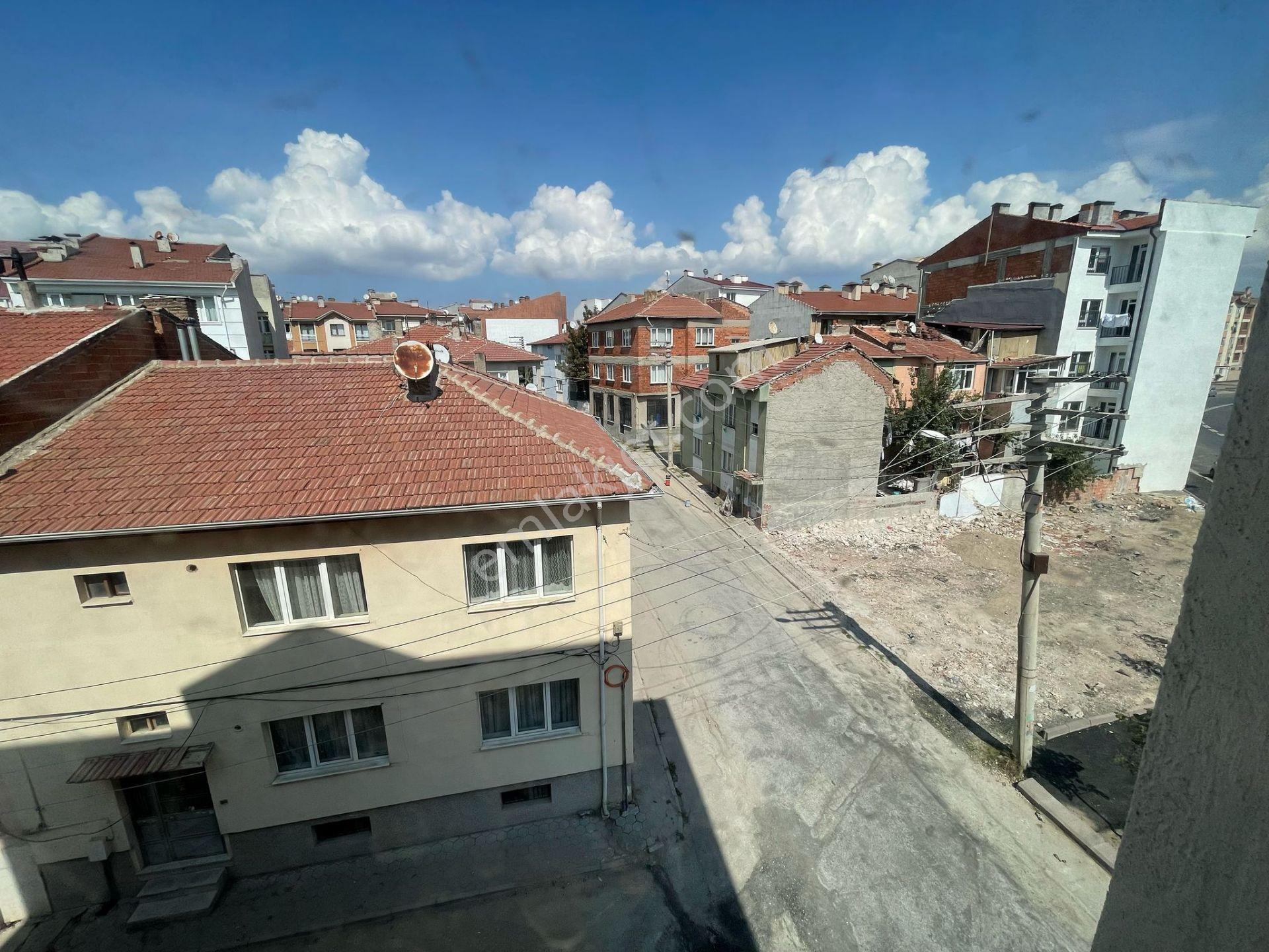 Anadolu Üniversitesi İletişim Kapısı Yakını 1+1 Ayrı Mutfaklı Balkonlu Ara Kat Daire - Görsel 7