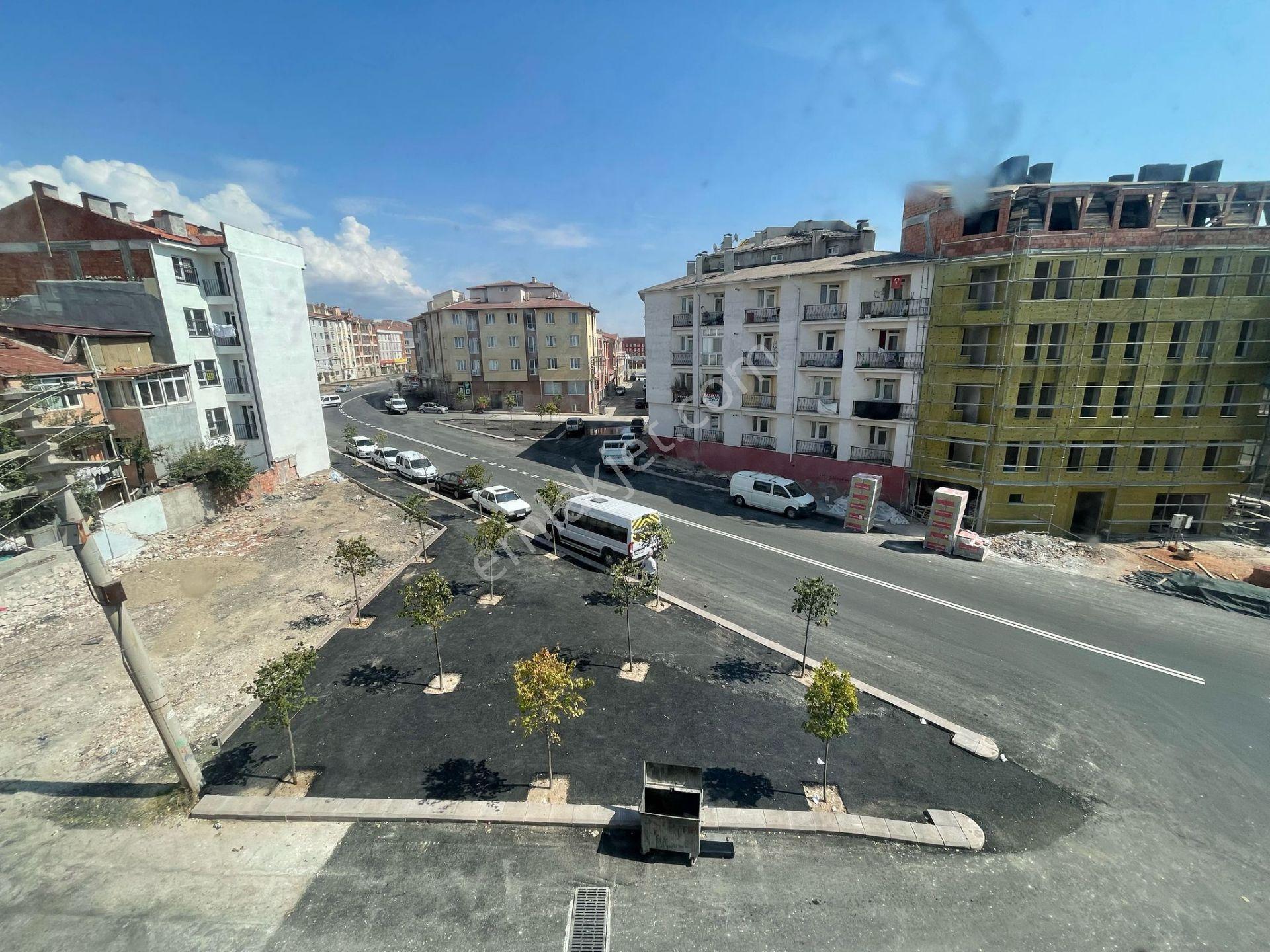 Anadolu Üniversitesi İletişim Kapısı Yakını 1+1 Ayrı Mutfaklı Balkonlu Ara Kat Daire - Görsel 8