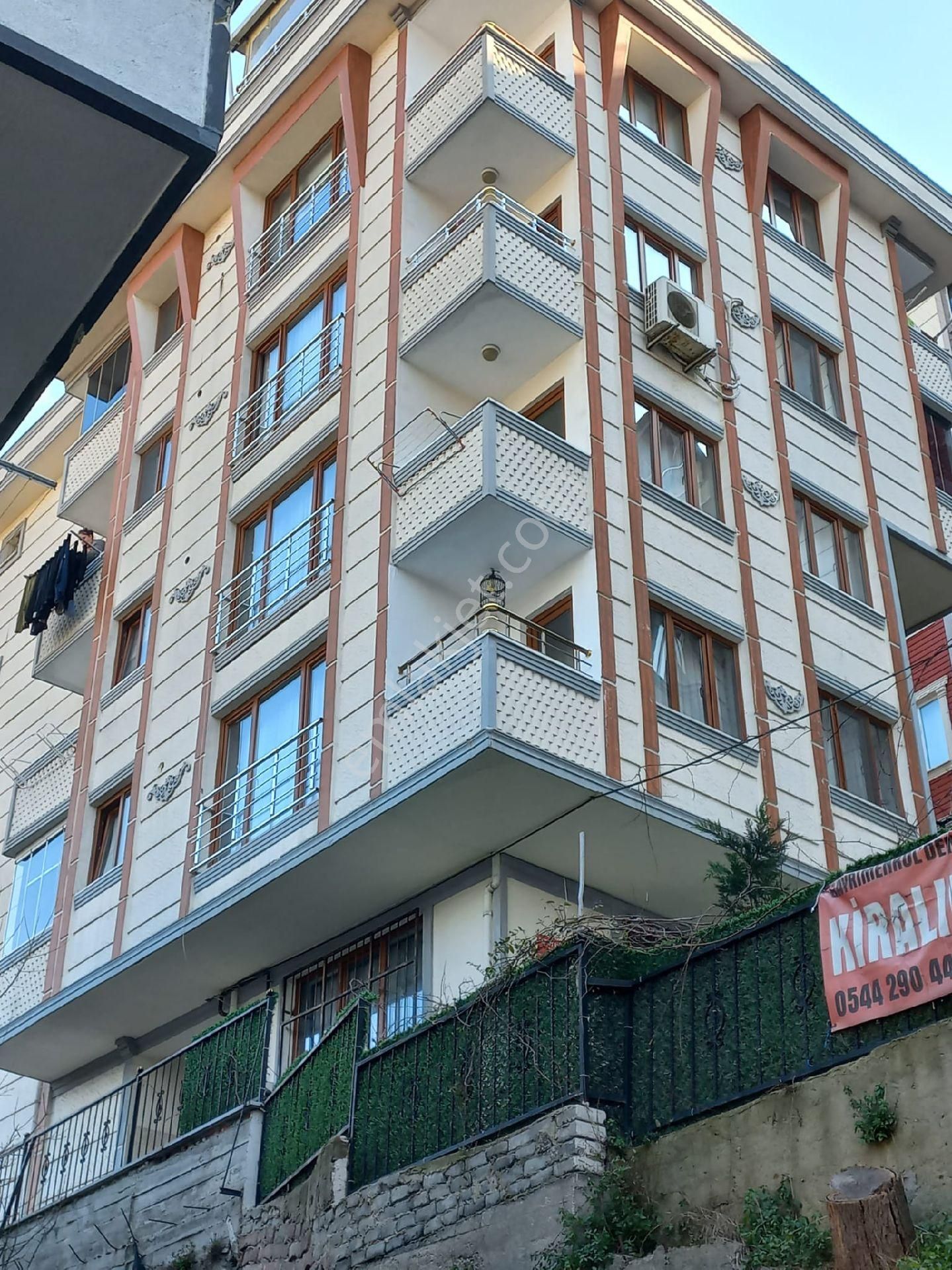 Sahibinden Bahçeli Heryerden Güneş Alan 2+1 Daire