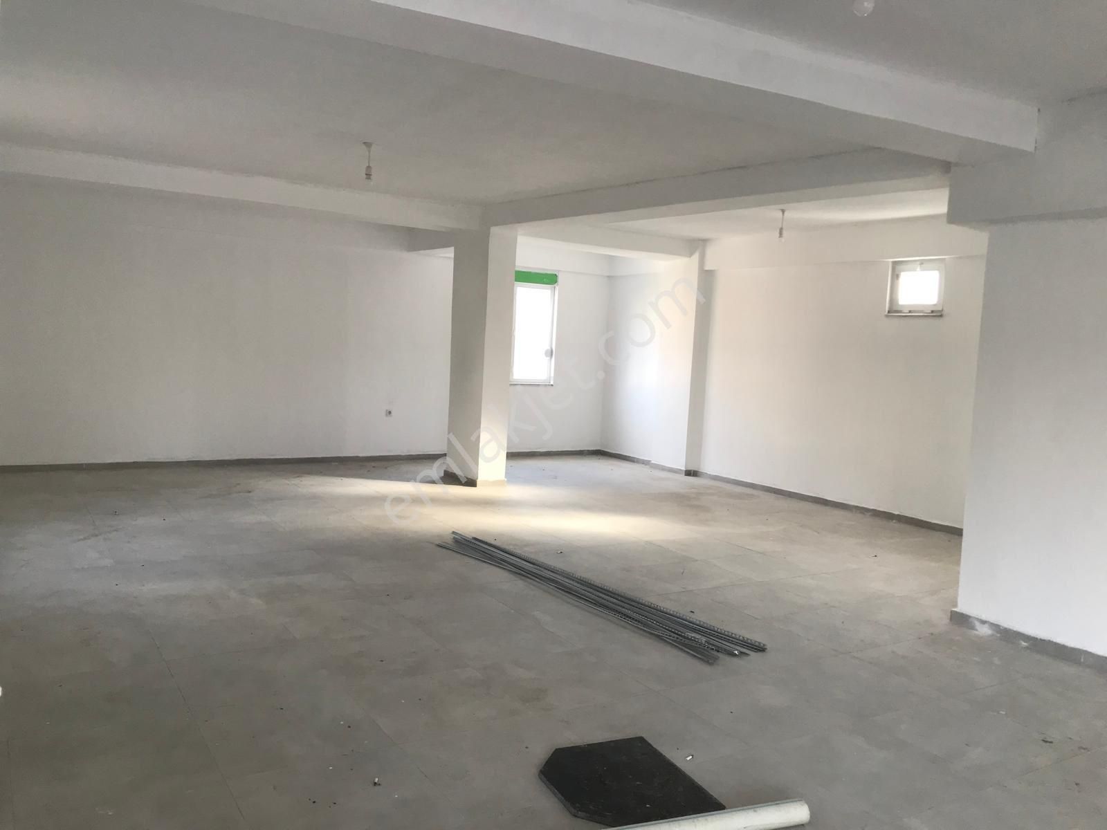 Sarılar Mahallesi Geniş Ferah 180 Metre² Kiralık Depo Alanı