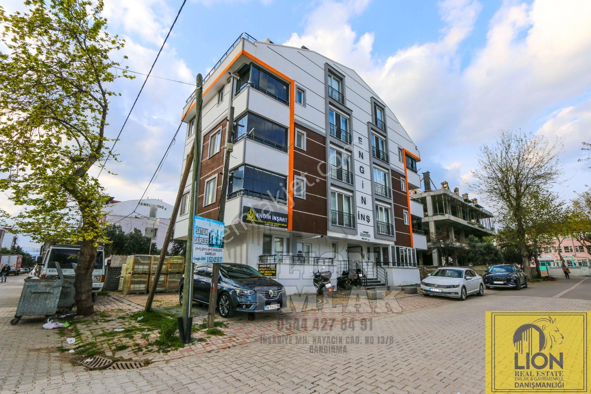 Bandırma 600 Evler'de Köşe Bina,arakat,balkonlu Satılık 2+1 Daire