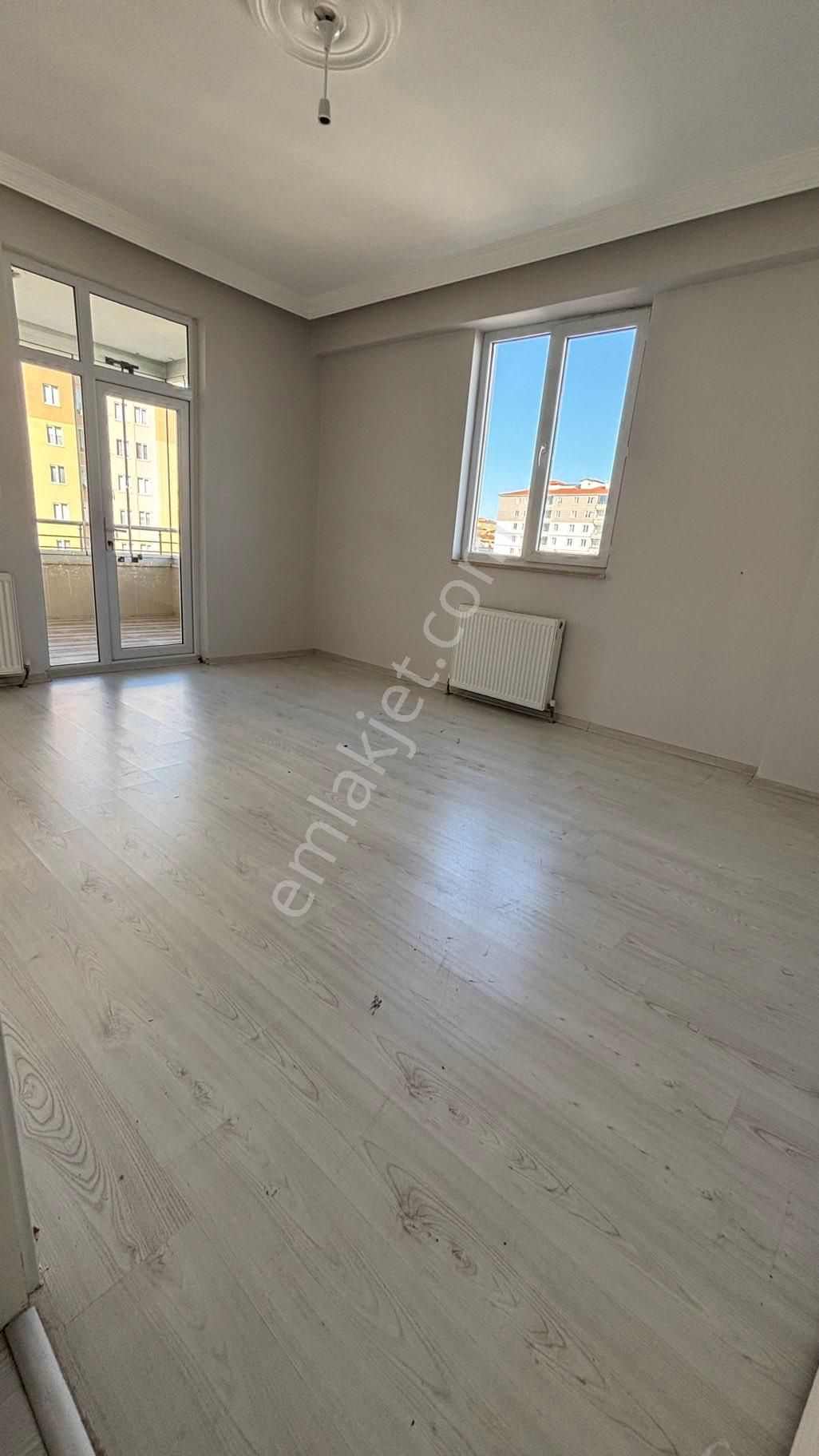 İkizler Benzinliği Karşısı 3 + 1 Ara Kat Kiralık