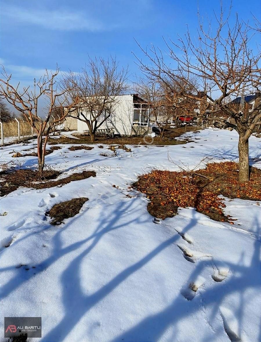 Hacılar Sakarçiftliği Satılık Müstakil Evli Tarla