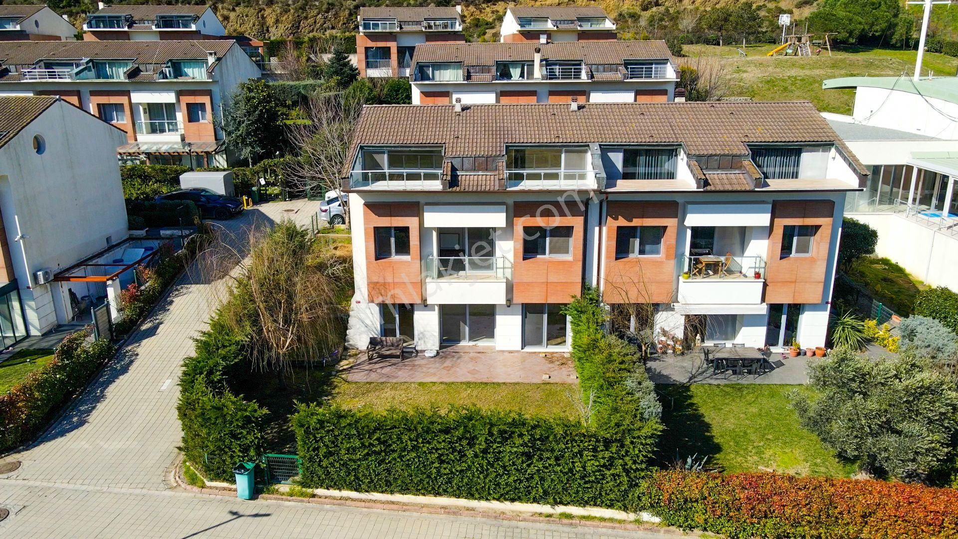 Sarıyer -rumelifeneri İstanblue Sitesi'nde 4+1 Satılık Villa