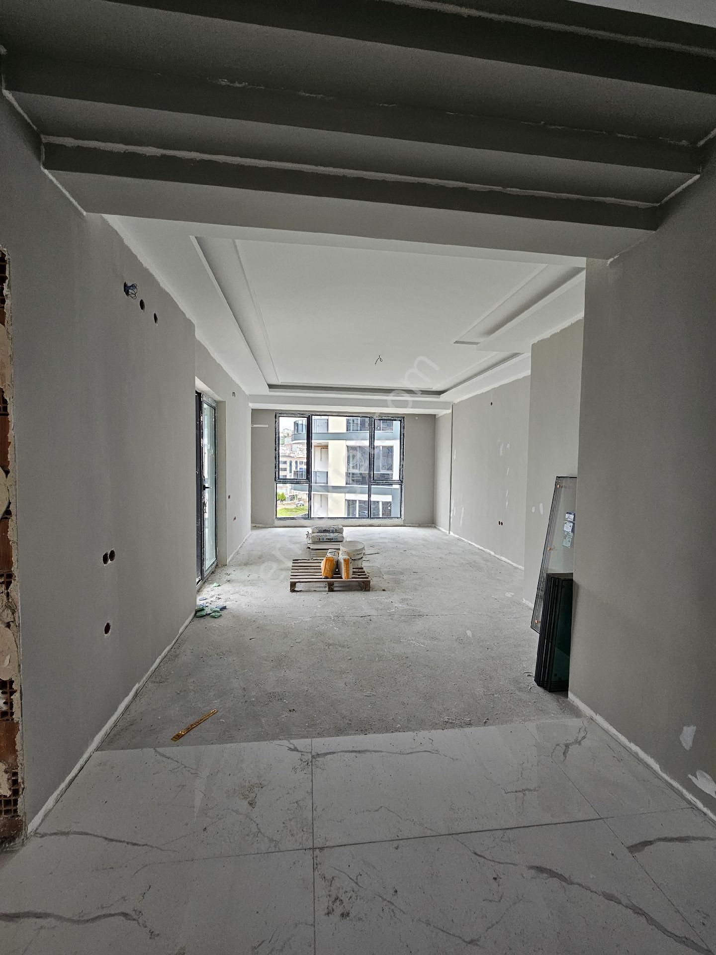 Cağaloğluna Cephe Havuzlu Site İçerisinde Satılık 2+1 Daire