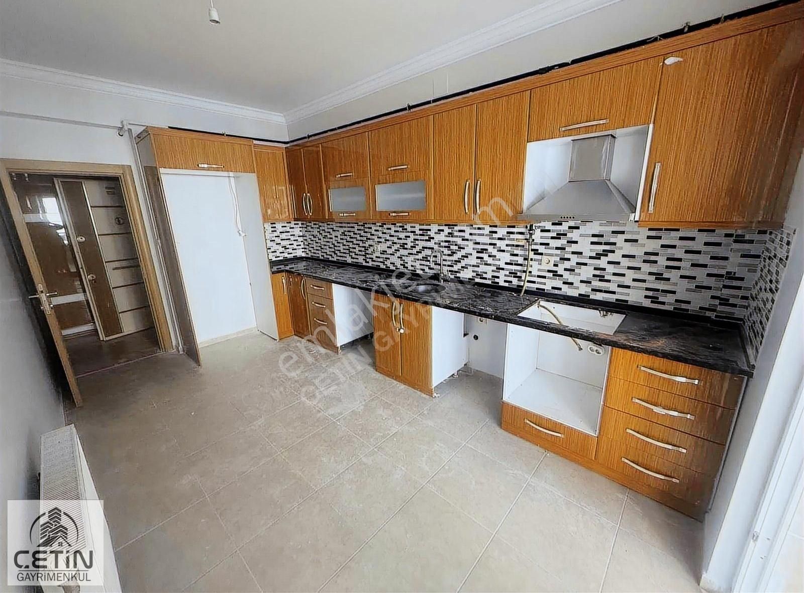 Çetin Gayrimenkul'den Tekerek Küçük Ev Civarı Kiralık 4+1 Daire