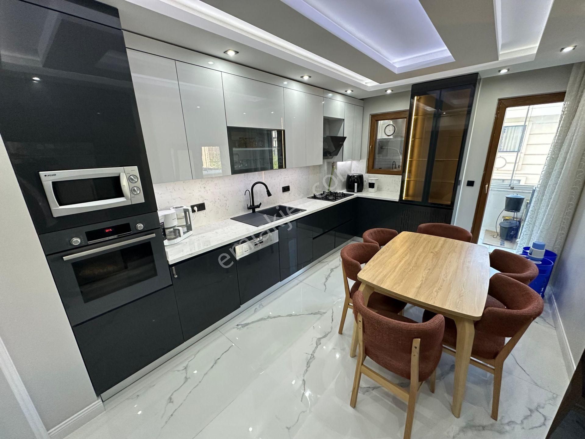 Sancaktepe Yeşilkoru Sitesi 3+1 Satılık Daire