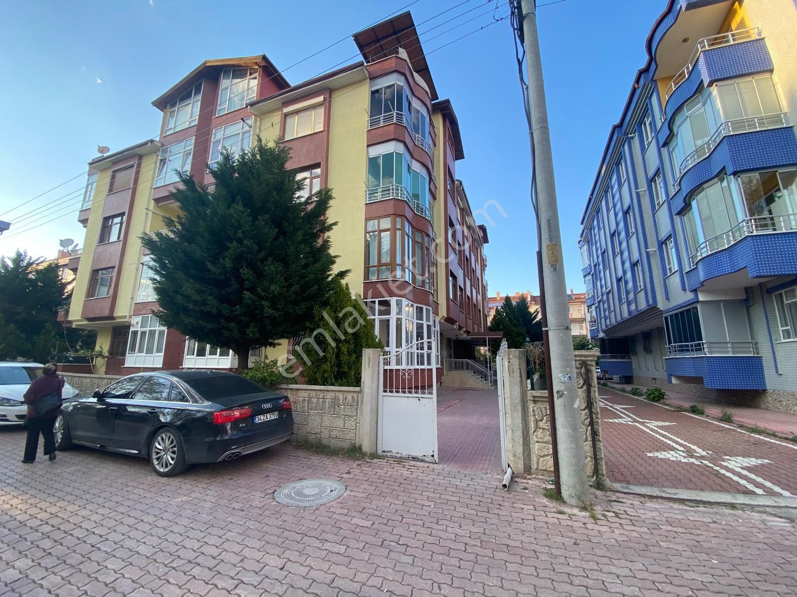 Bozdağ Gayrimenkul'den Hüsamettin Çelebi Mahallesi Satılık Ara Kat Daire