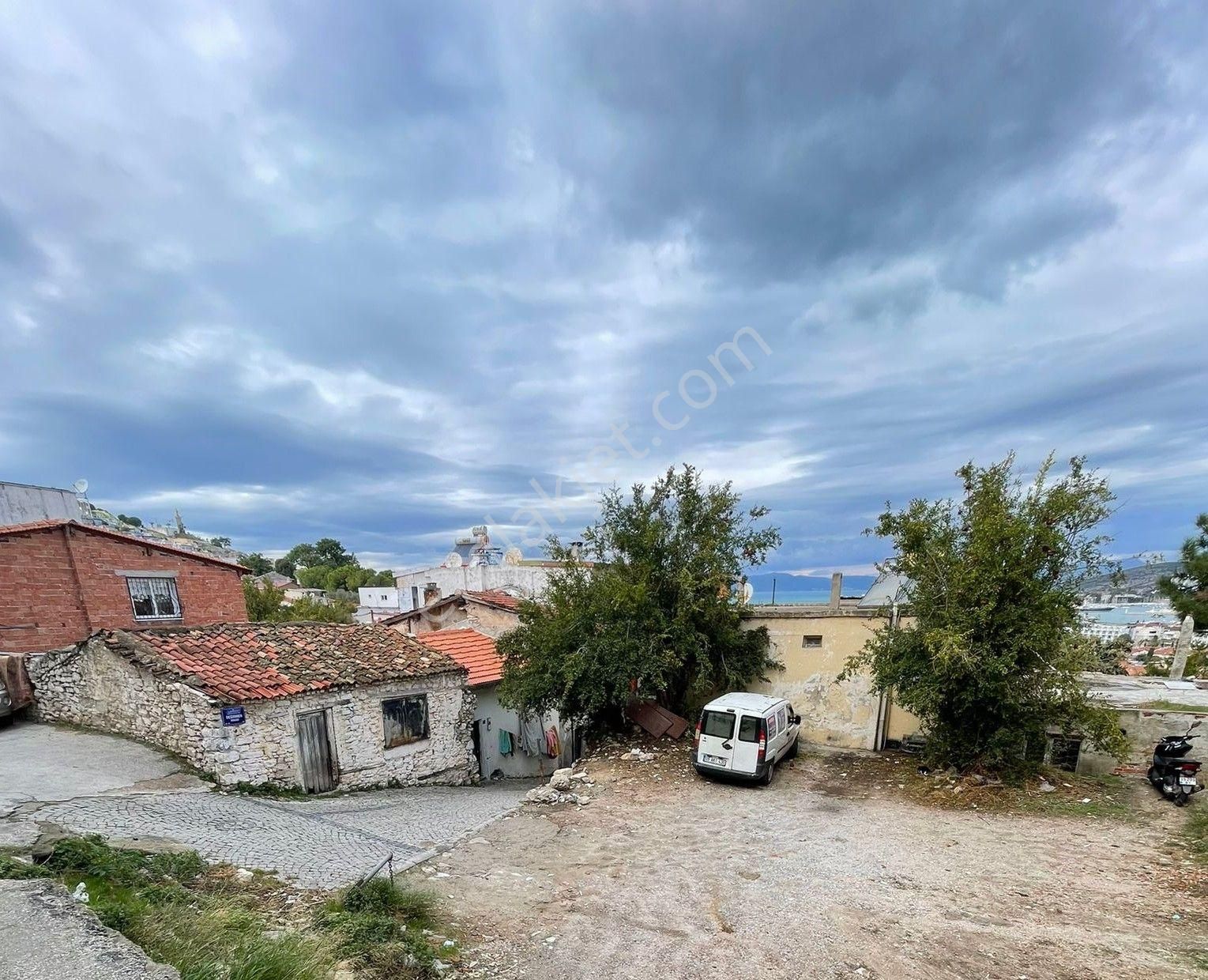 ✨ Kaçırılmayacak Fırsat! Kuşadası'nda 226 M² Arsa...