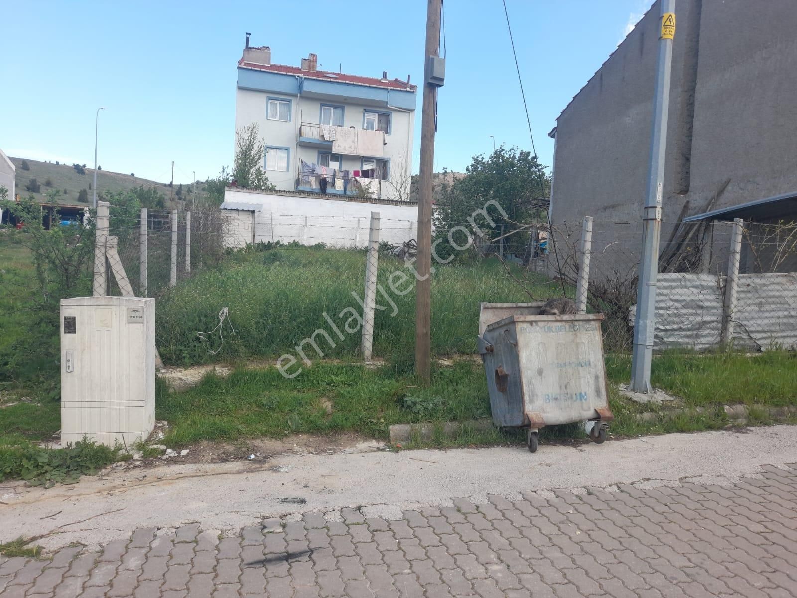 Konumu Güzel Tel Örgü İle Çevrili Arsa