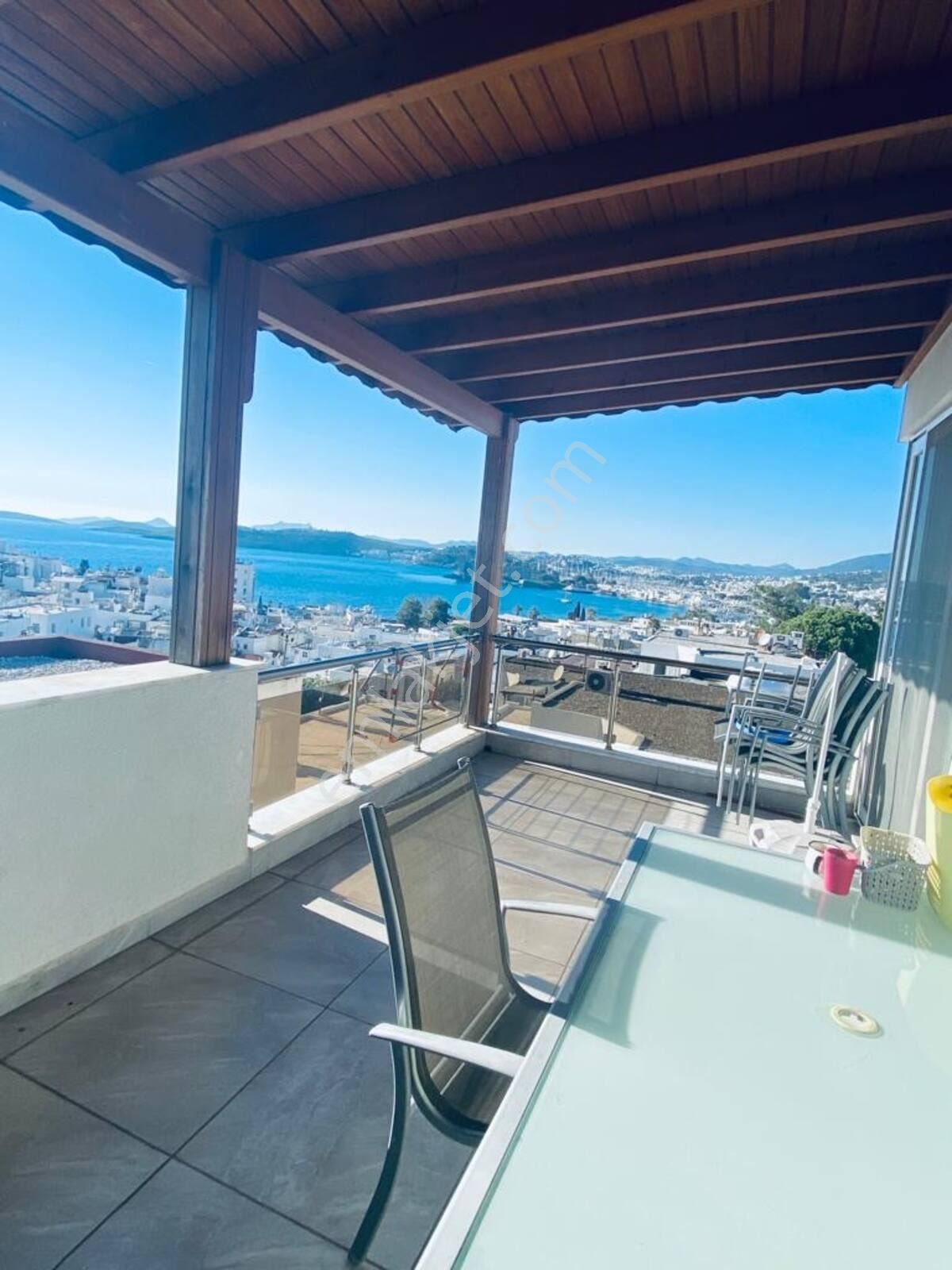 Kumbahçede Kiralık Villa Kumsal Plaja Yakın Kale Deniz Manzaralı