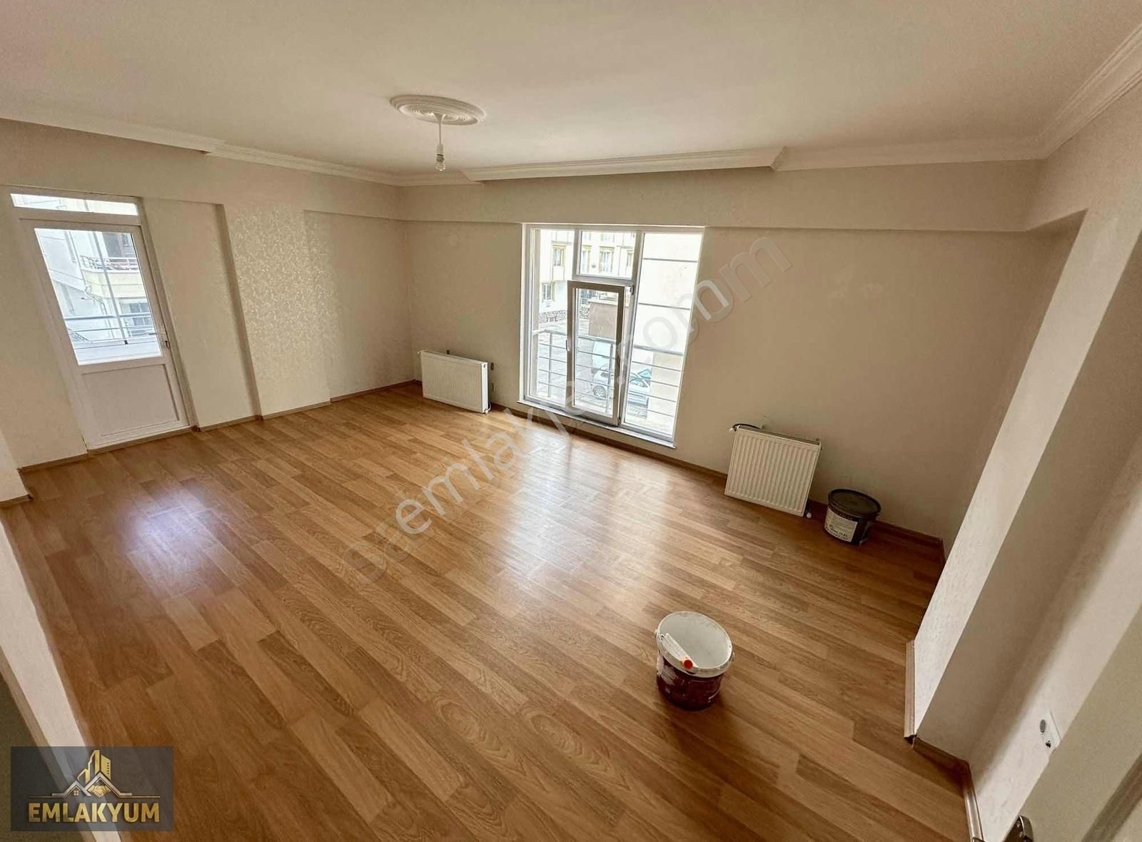 Emlakyumdan Nasuhdede Cami Civarı Kiralık Arakat 3+1 Yeni Daire