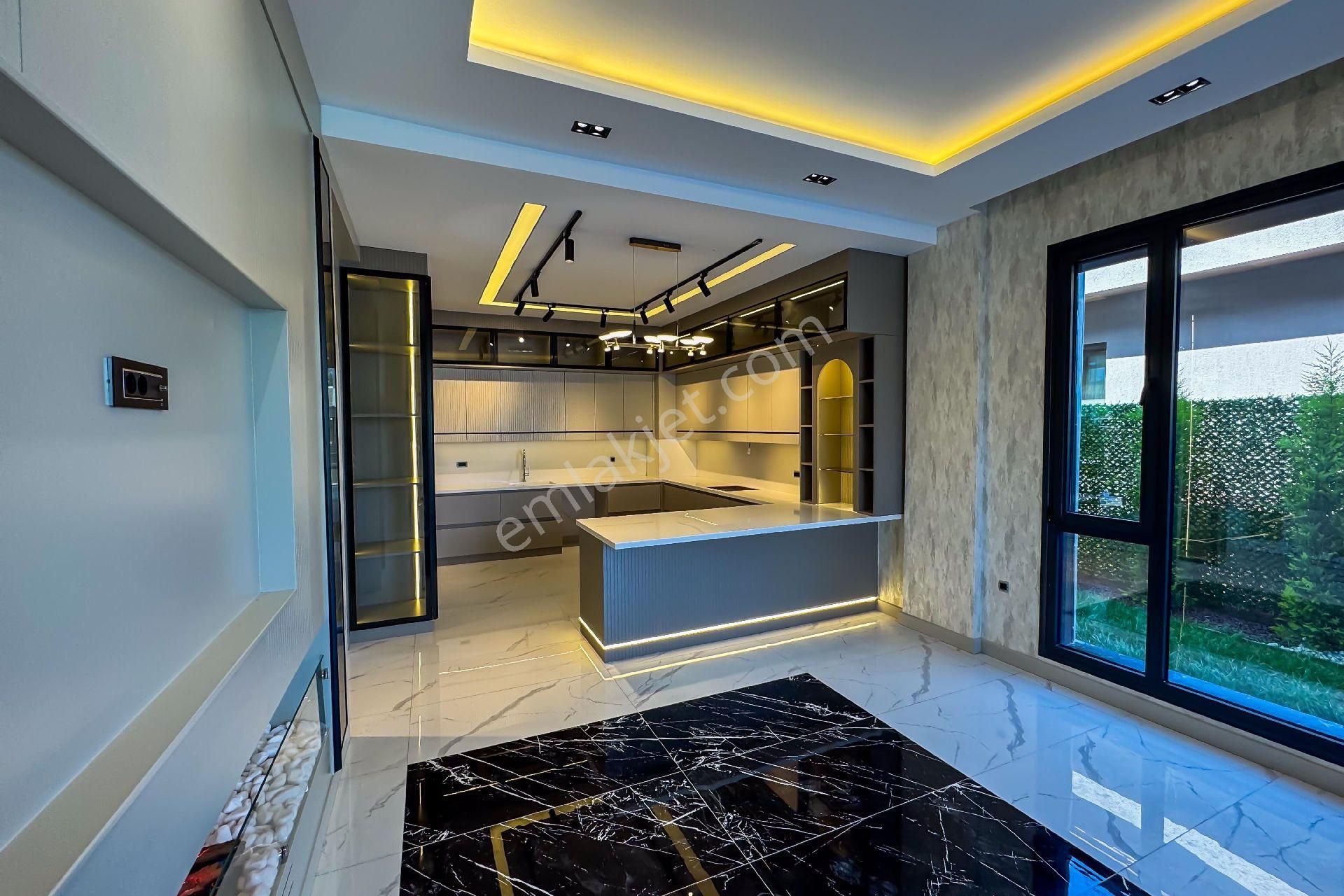 Çalışkan'dan Bahçelievler'de Lüks Havuzlu Villa
