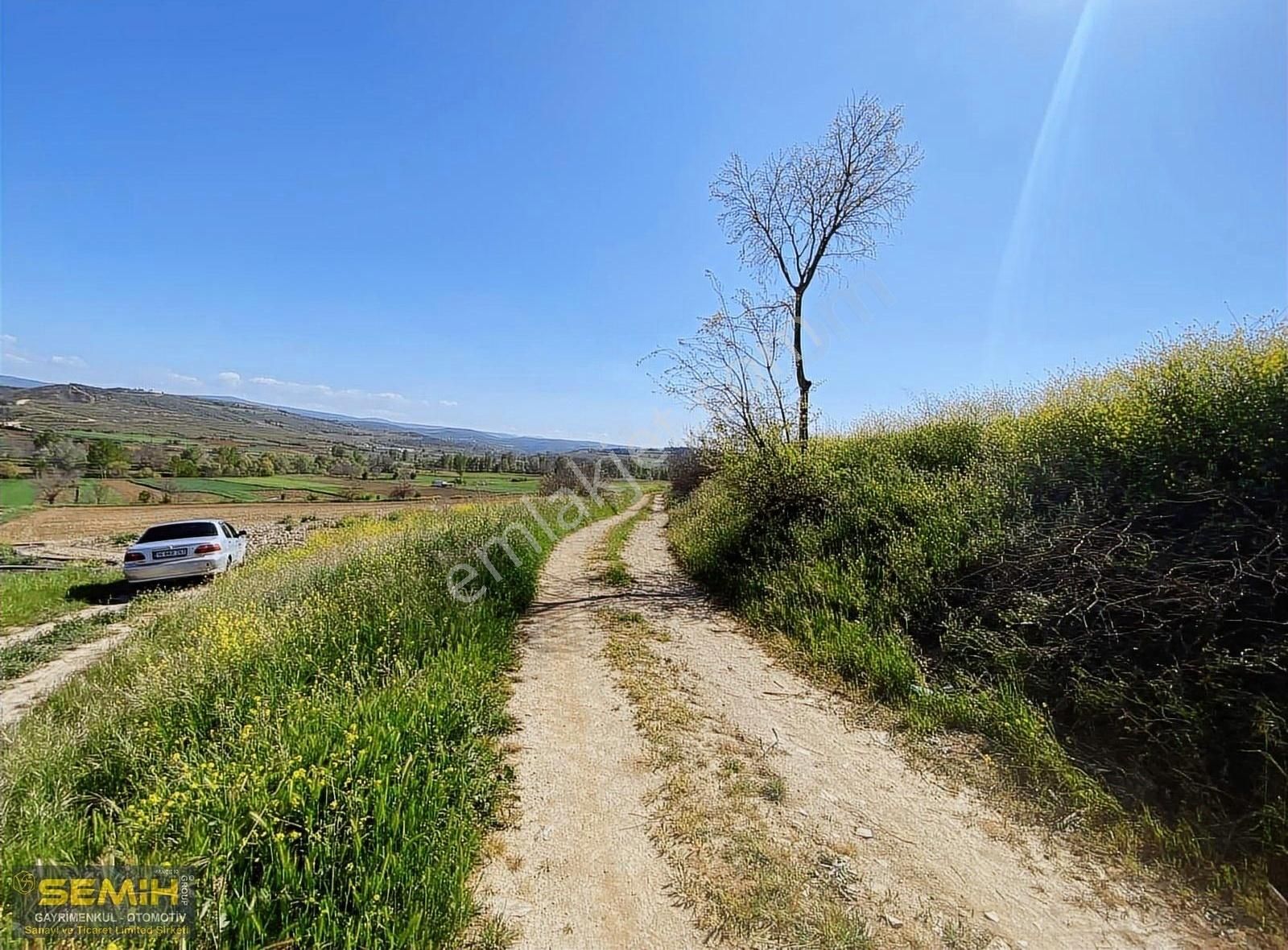 Semih'den Ebeköyde Yol Su Mevcut Açil Satılık Uygun Arazi