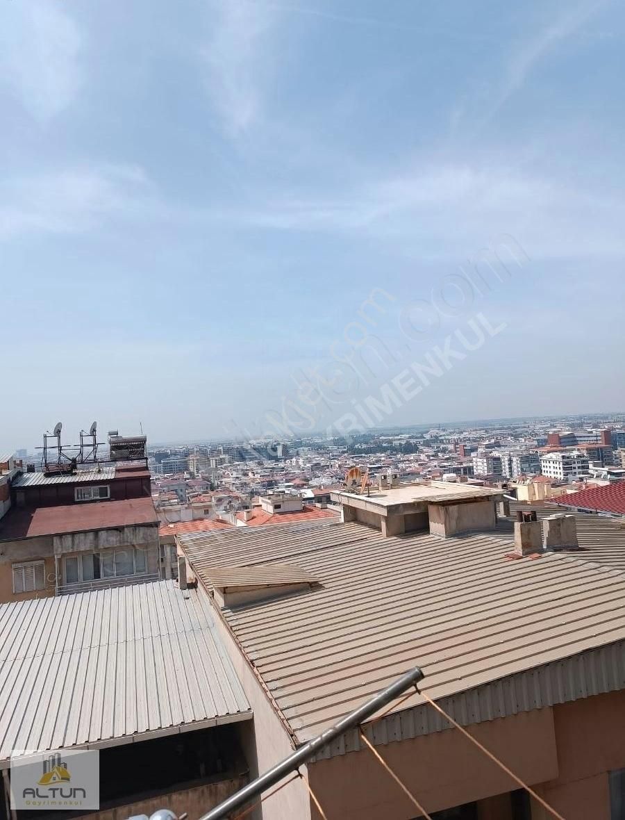 Küçük Çiğli Mahallesinde Satılık 3+1 Daire