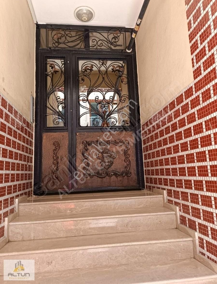Küçük Çiğli Mahallesi'nde Satılık 3+1 Daire