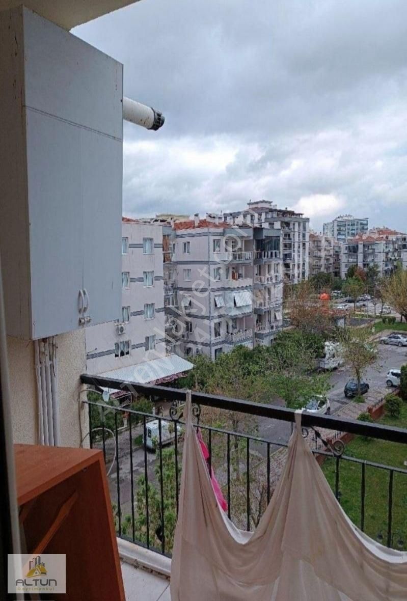 Çiğli Ataşehir De Site İçerisinde Satılık 3+1 Daire