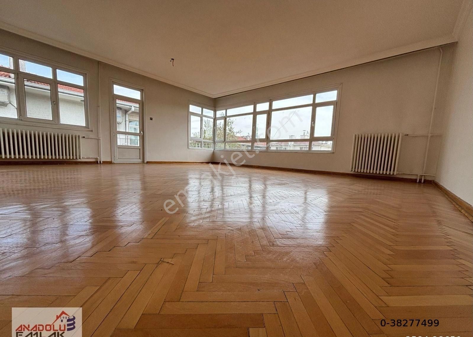 Bahçelievler 7.cadde De 4+1 Katta Ön Ferah Ofis - Büro