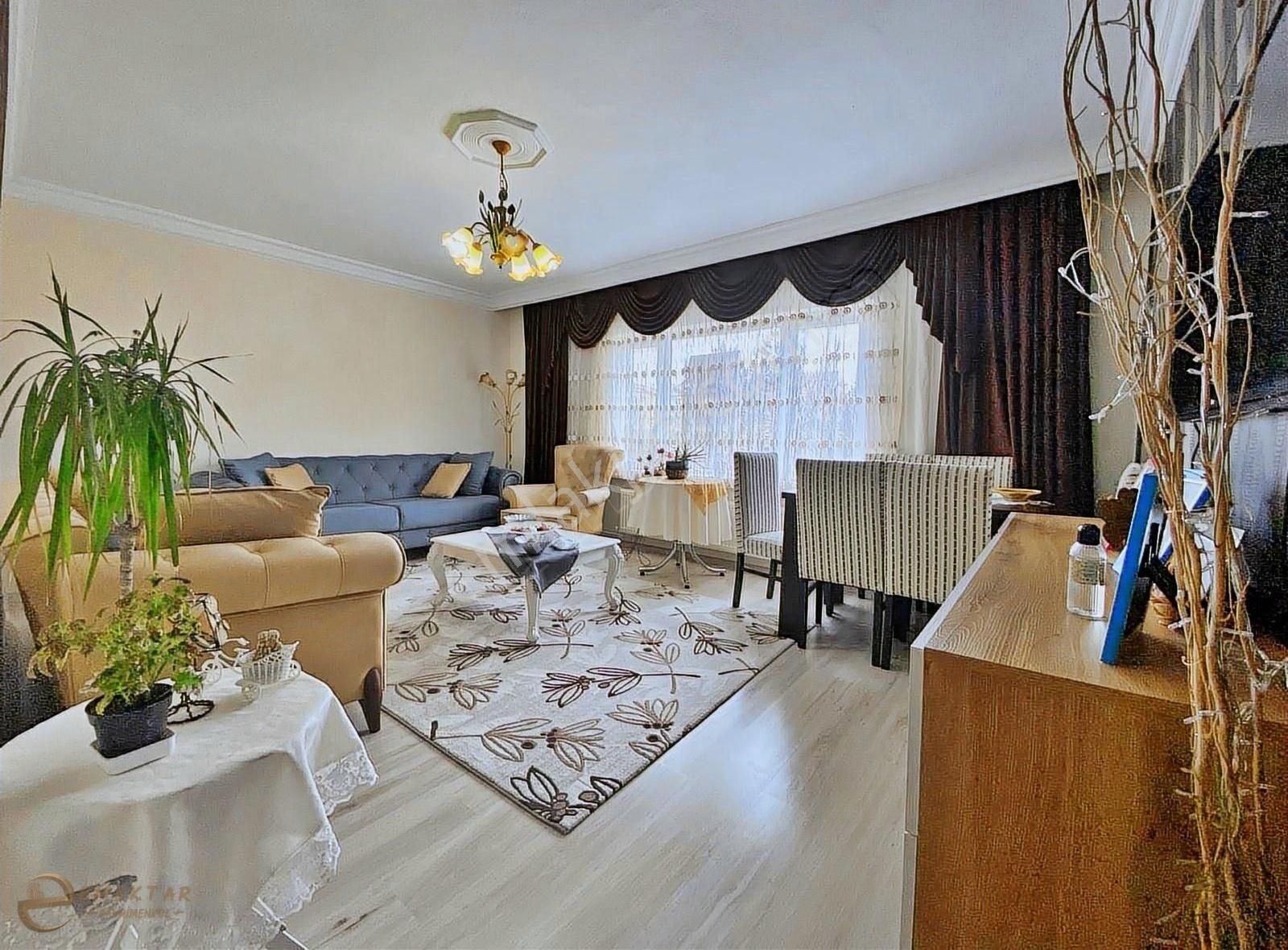 Şahintepe'de Önü Açık Park Manzaralı Cadde Dibi 3+1 Daire