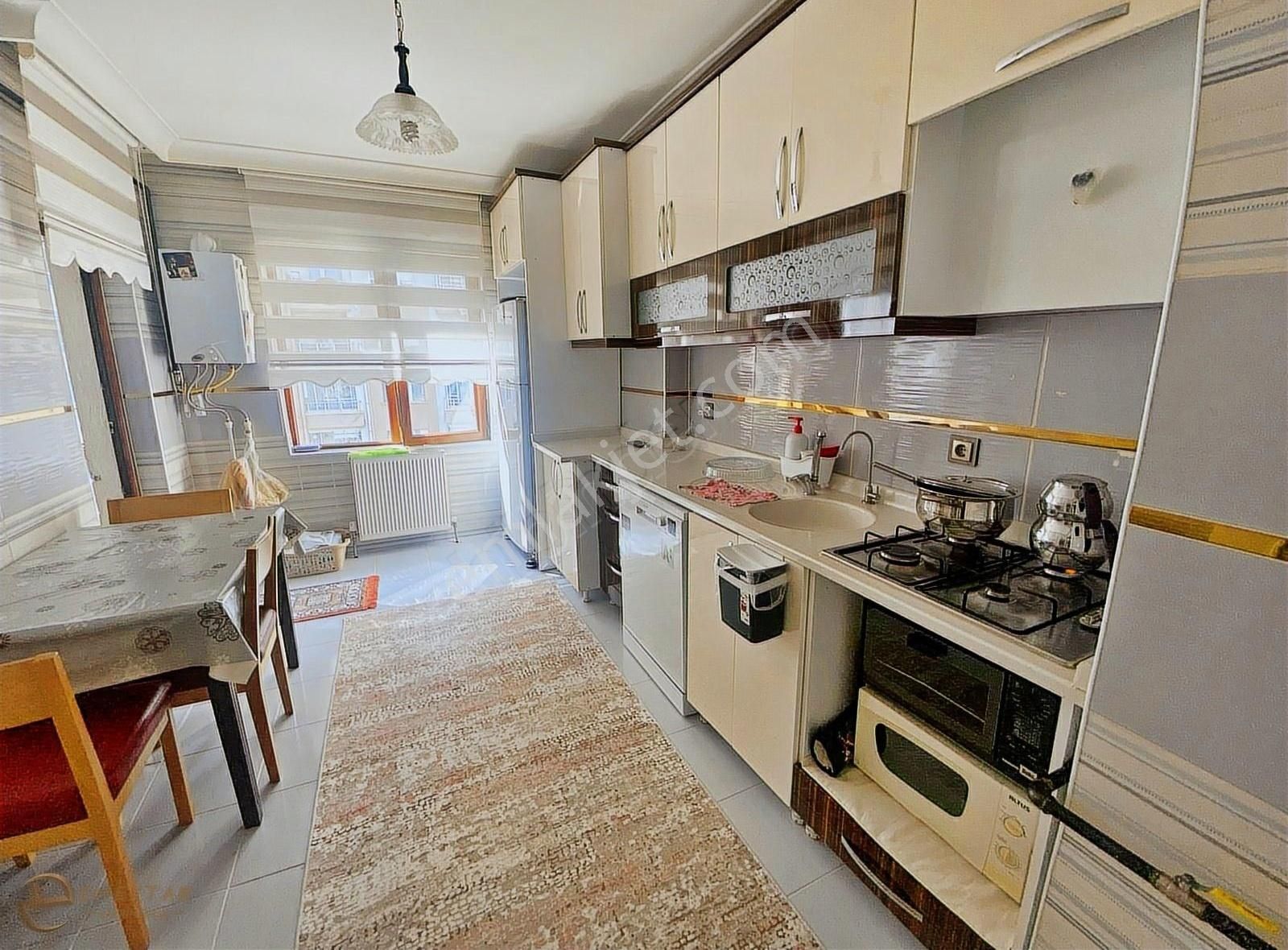Akşemsettin'de Doğukent Cadde Üzeri Sitede Güney Cephe 3+1 Daire