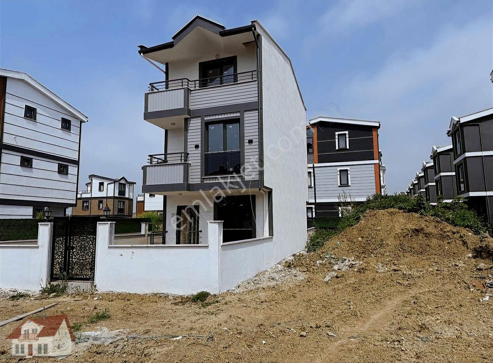Deniz Manzarlı Satılık Villa
