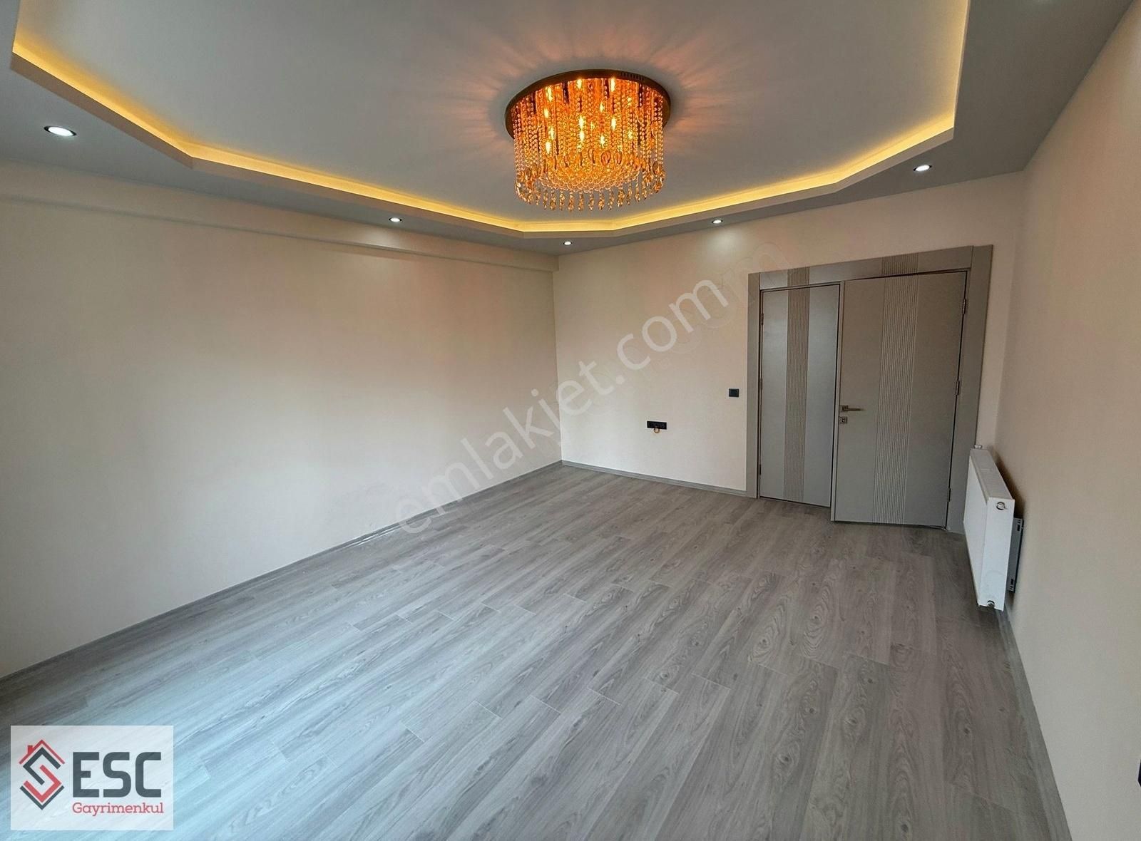 Esc'den 75.yıl Mh,de B.mutfak Havuzlu Site İçi 2+1 Esc1991