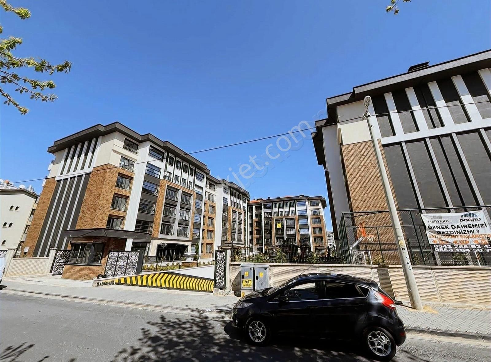 Enver Ersöz'den Meryaka Residence'da Kiralık 5+1 Lüks Daire