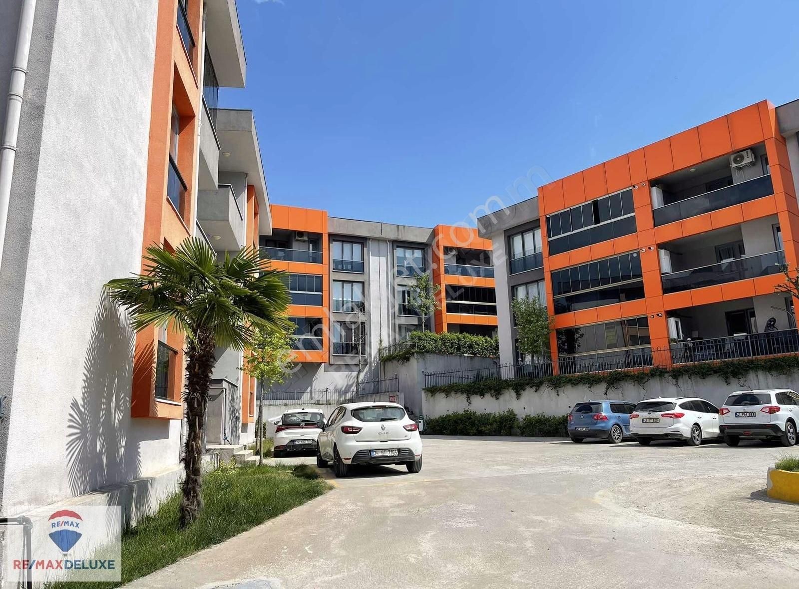 Başiskele Döngel Oluklu Lıfe Sitesi En Uygun 3+1 Yüksek Giriş