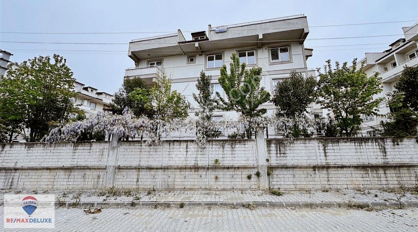 Başiskele Yeşilyurt'ta Satılık 3+1 Çatı Dubleks Daire