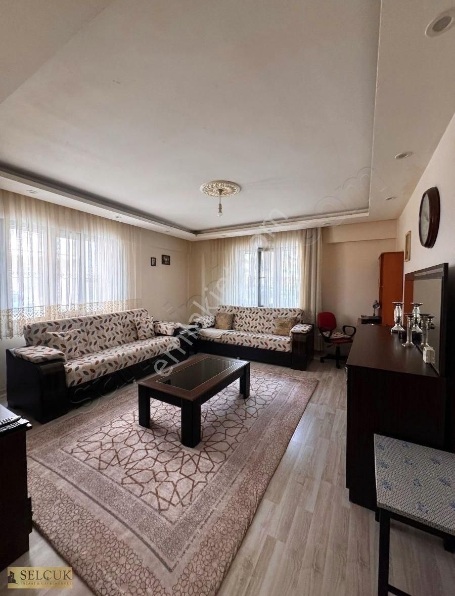 Selçuk'tan Muradiye Mah İstasyona Yakın Genis 3+1 Kupon Daire
