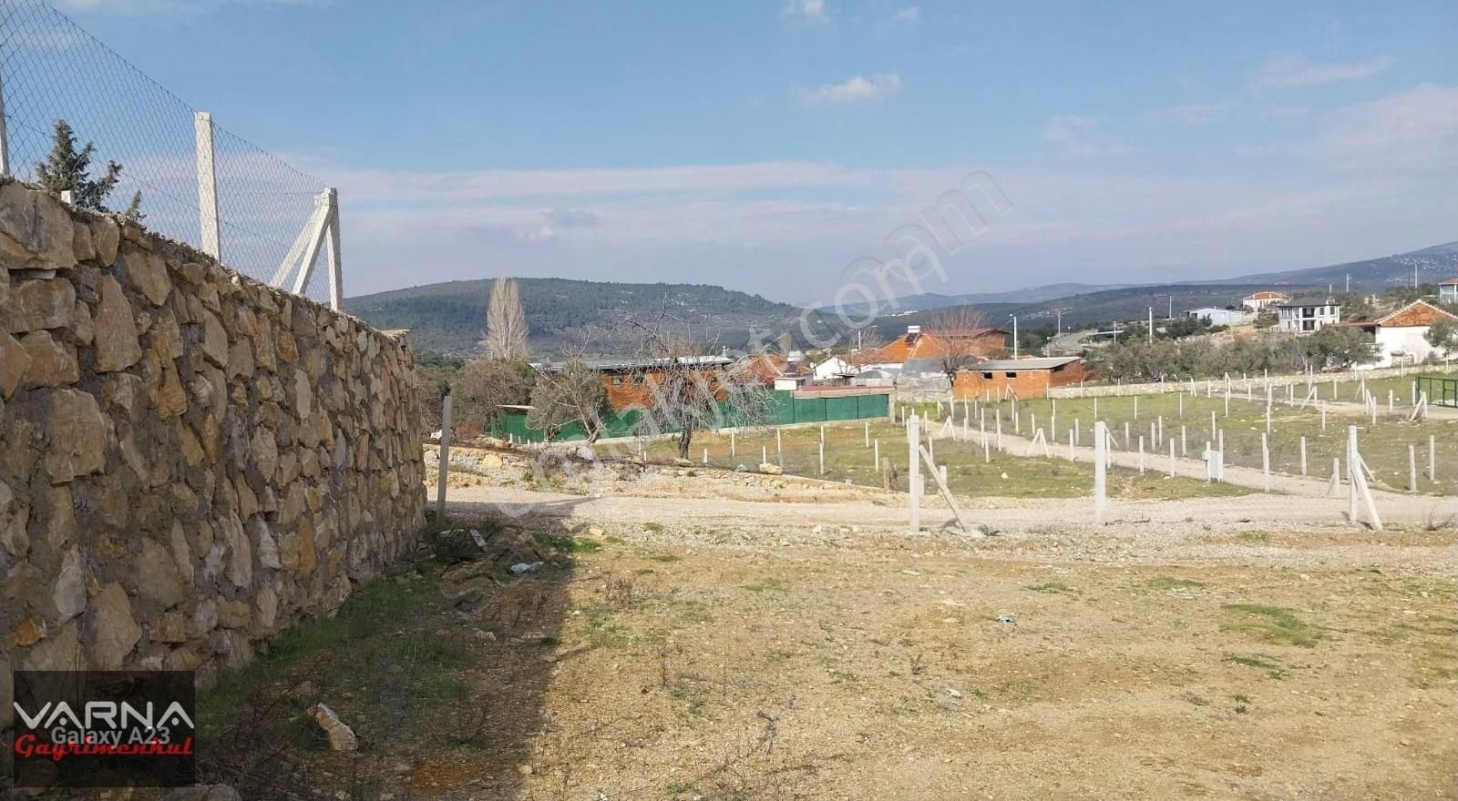 İzmir Menderes Gölova Mahallesinde 640 M2 Köy İçi Bahçe