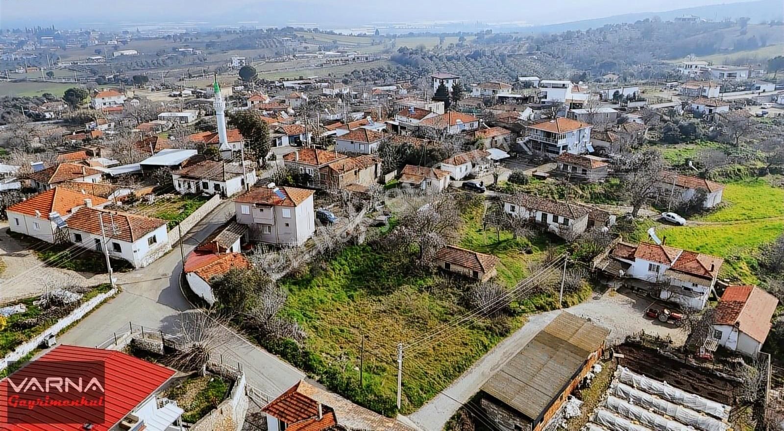 Varna'dan Menderes Sancaklı Satılık İmarlı 545 M2 Köy İçi Arsa