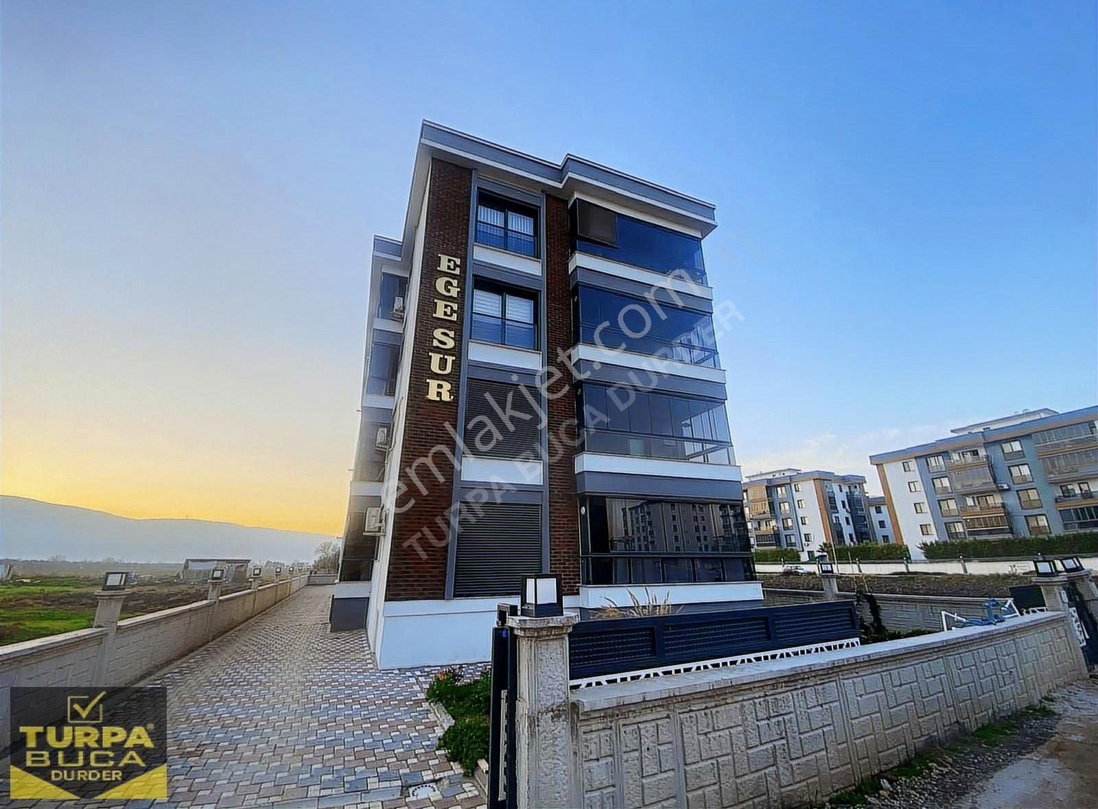 Muratbey'de 2+1 Asansörlü,cam Balkon,d.gaz Ve Otm.panjurlu Daire
