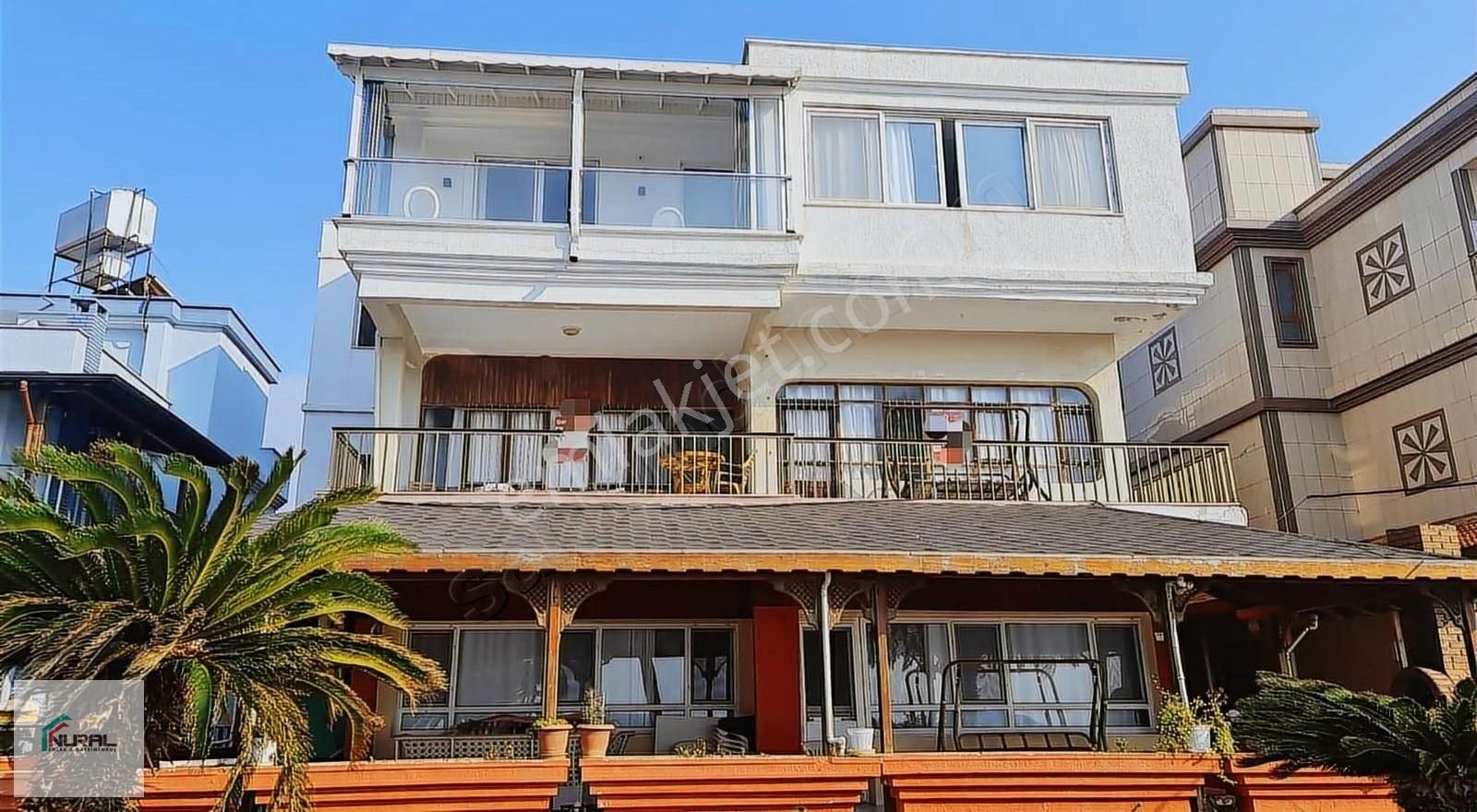 Arsuz'da Denize Sıfır 600 M2 Arsa Üzerin'de Satılık Daire