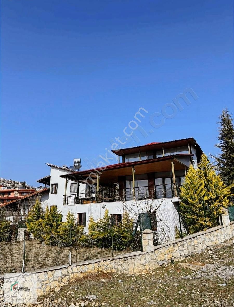 Mersin Gözne En Elit Lokasyon'da Satılık Eşyalı Tripleks Villa