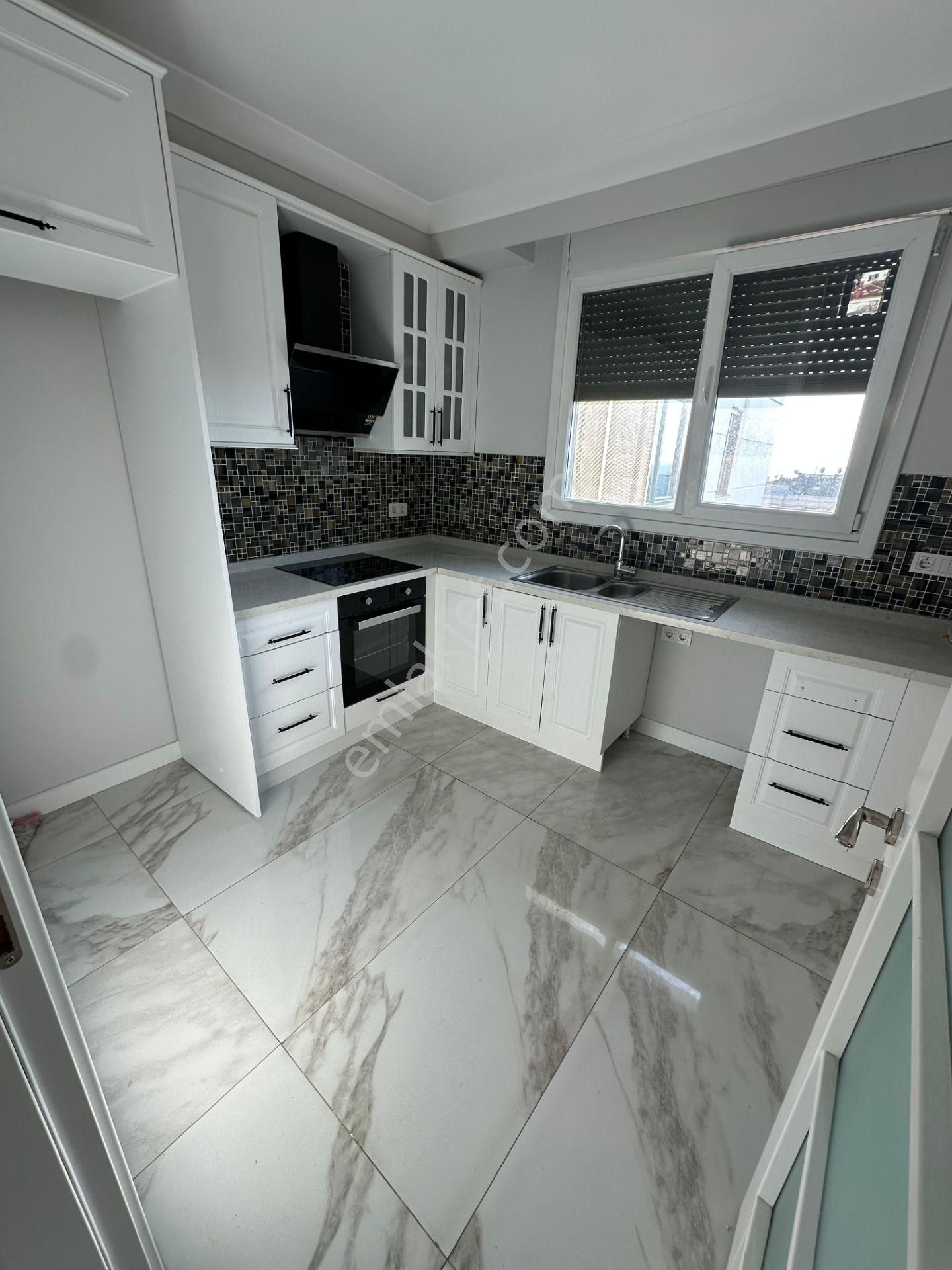 Kazaskerde Minibüs Caddesine Yakın Yeni Binada Deniz Manzaralı 3+1 Daire Emlak Masası