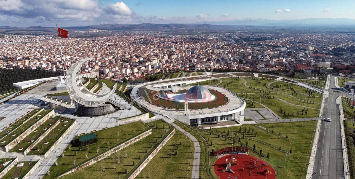 Re/max İnci'den Bandırma Marmara Osb'de Satılık 5.000 M2 Arsa