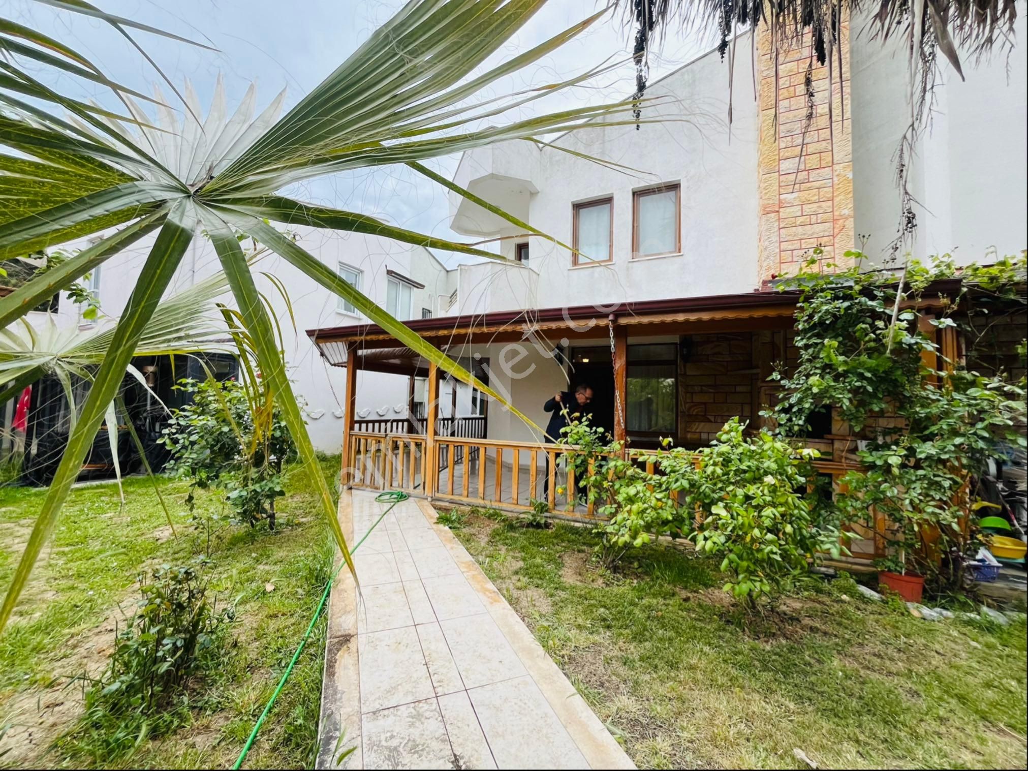Çetinkayadan Satılık Denize Sıfır Eşyalı Villa