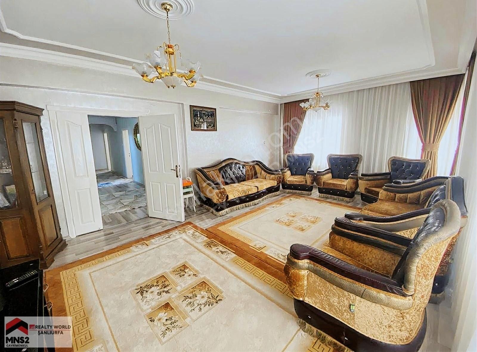 Realty World Mns 2 Ahmet'ten 5 Oda Tekli Daire